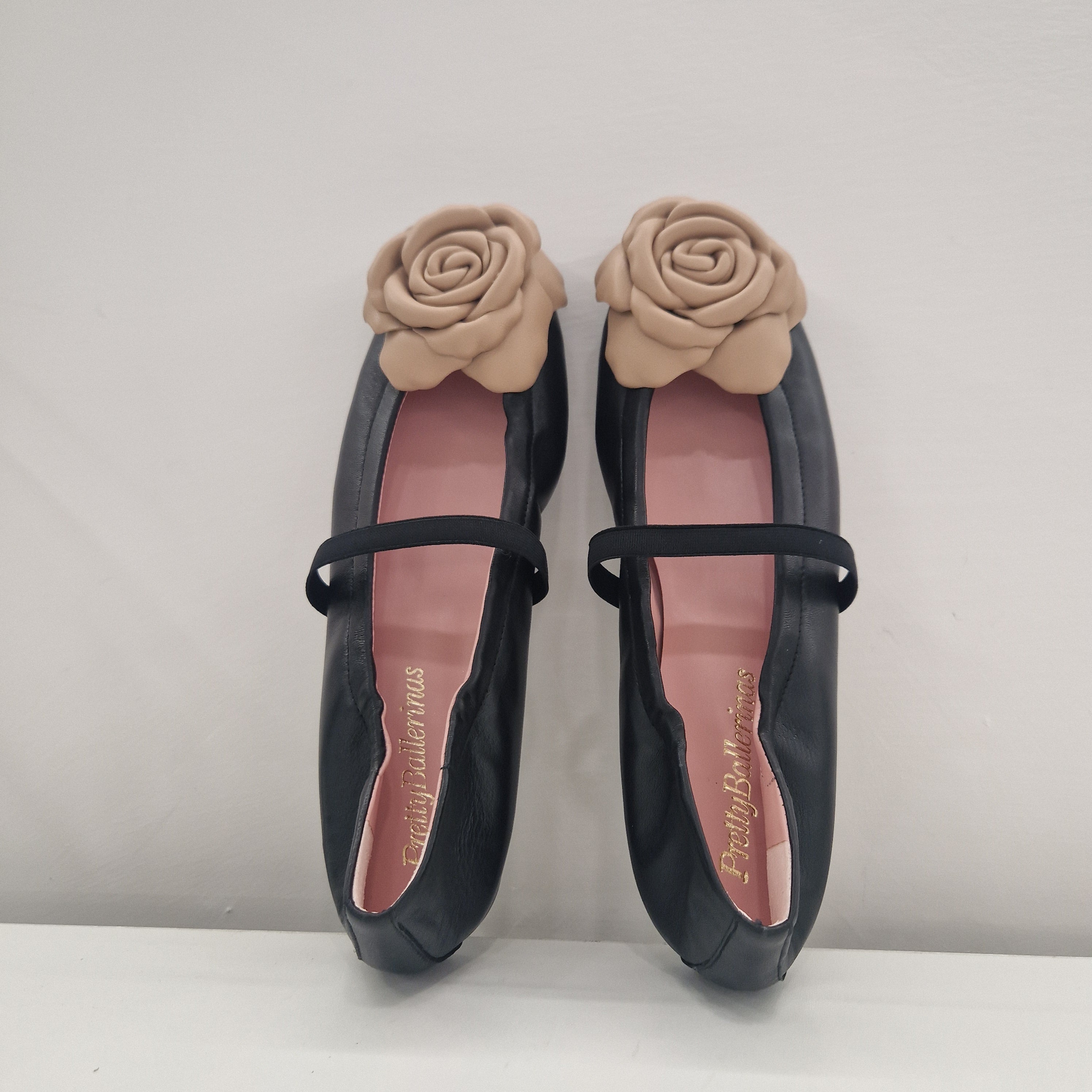 Pretty Ballerinas ballerina con camelia cipria