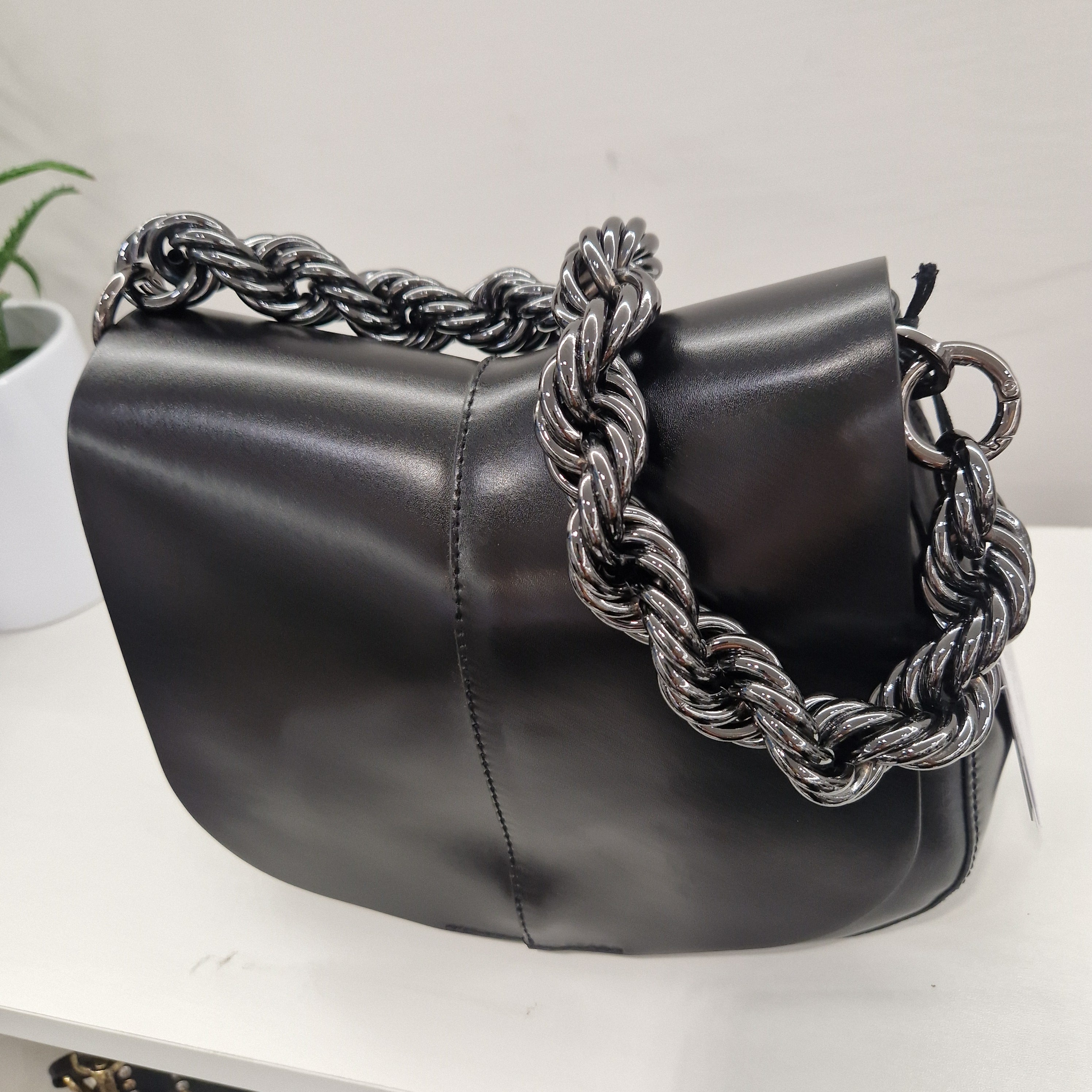 Gianni Chiarini borsa linea Helena Round nero  formato medio