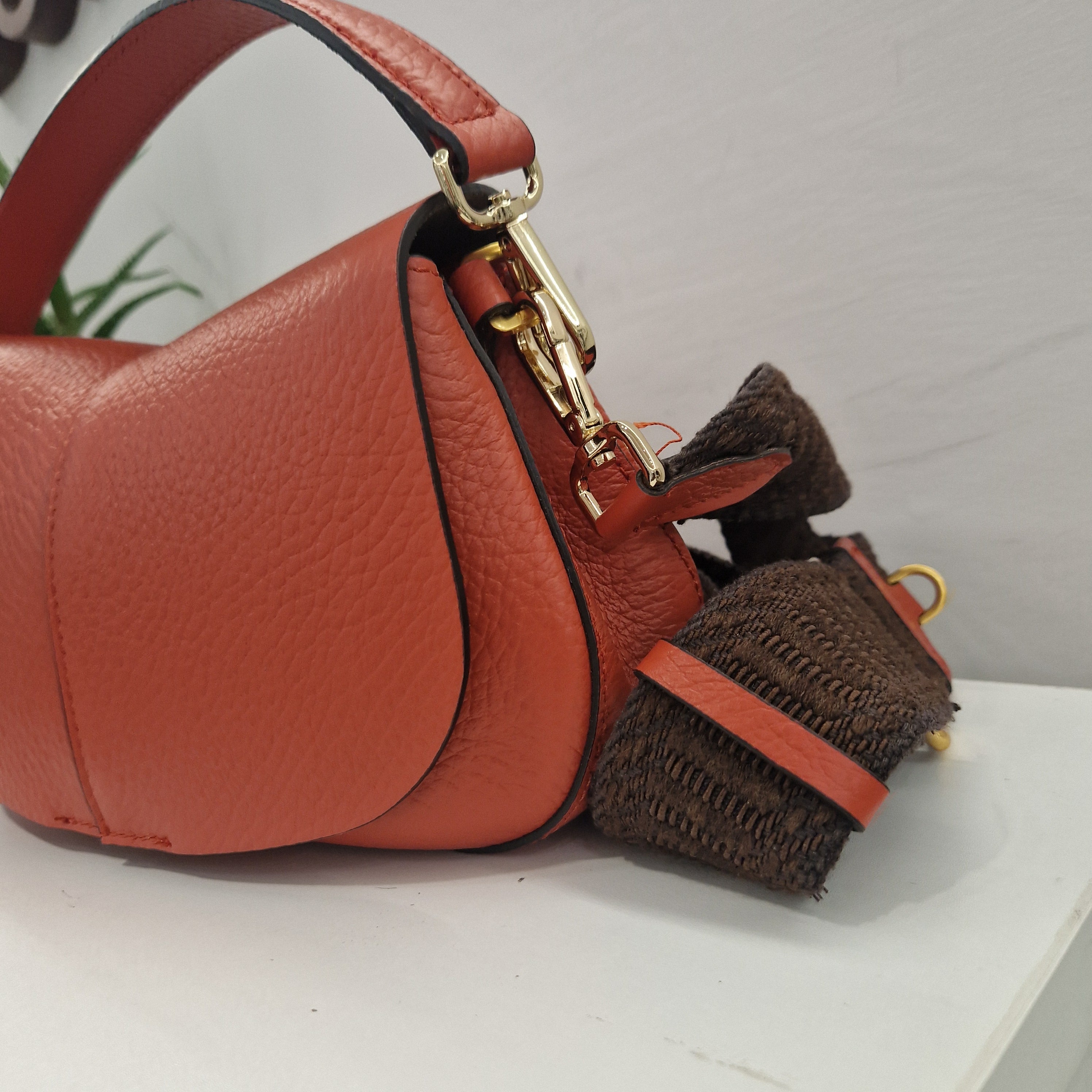 Gianni Chiarini borsa linea Helena Round color arancio