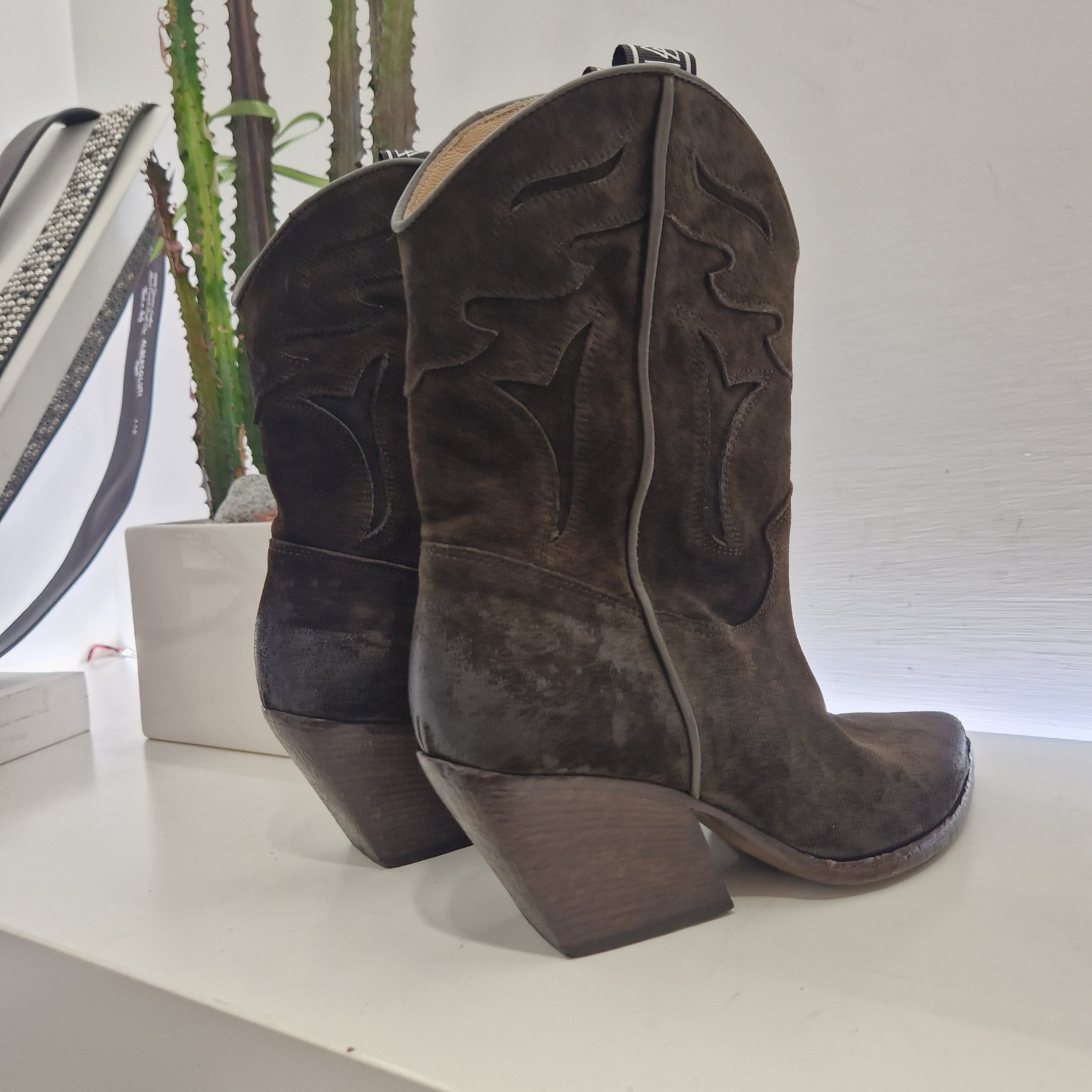 Elena Iachi dark brown reversed leather Texan ankle boot