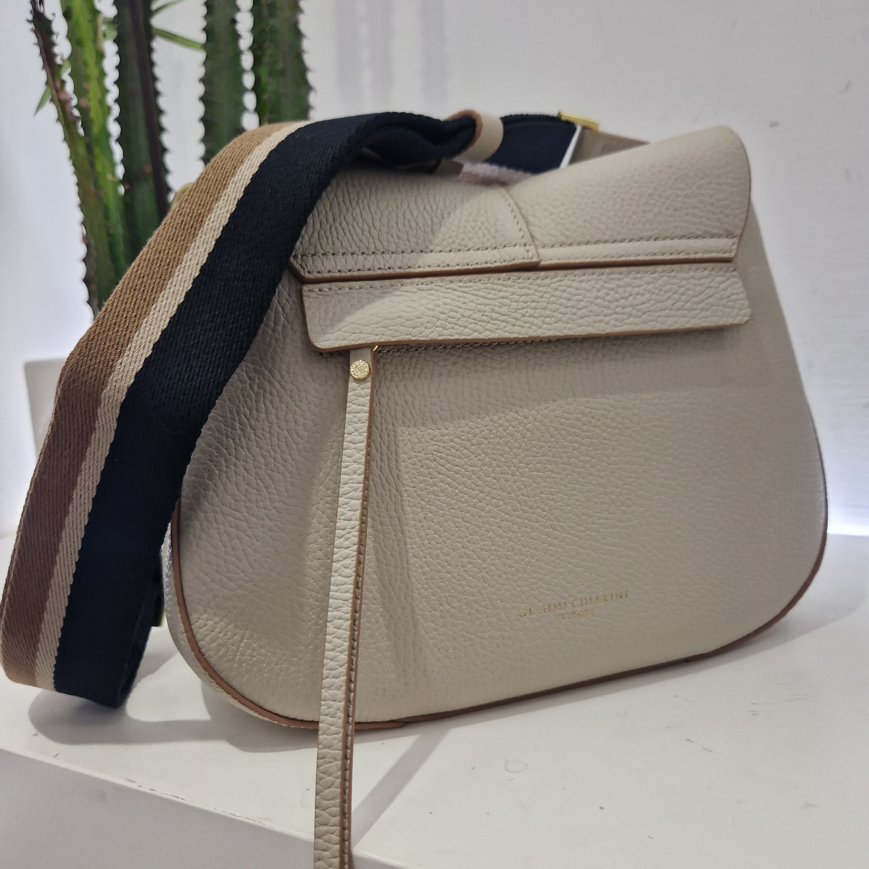 Gianni Chiarini borsa linea Helena Round panna formato medio