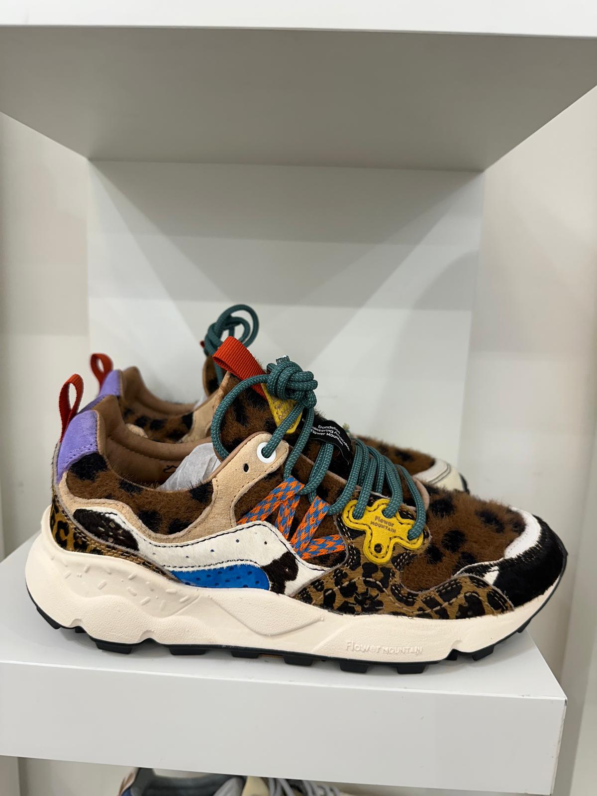 Flower Mountain leo sneakers with green laces