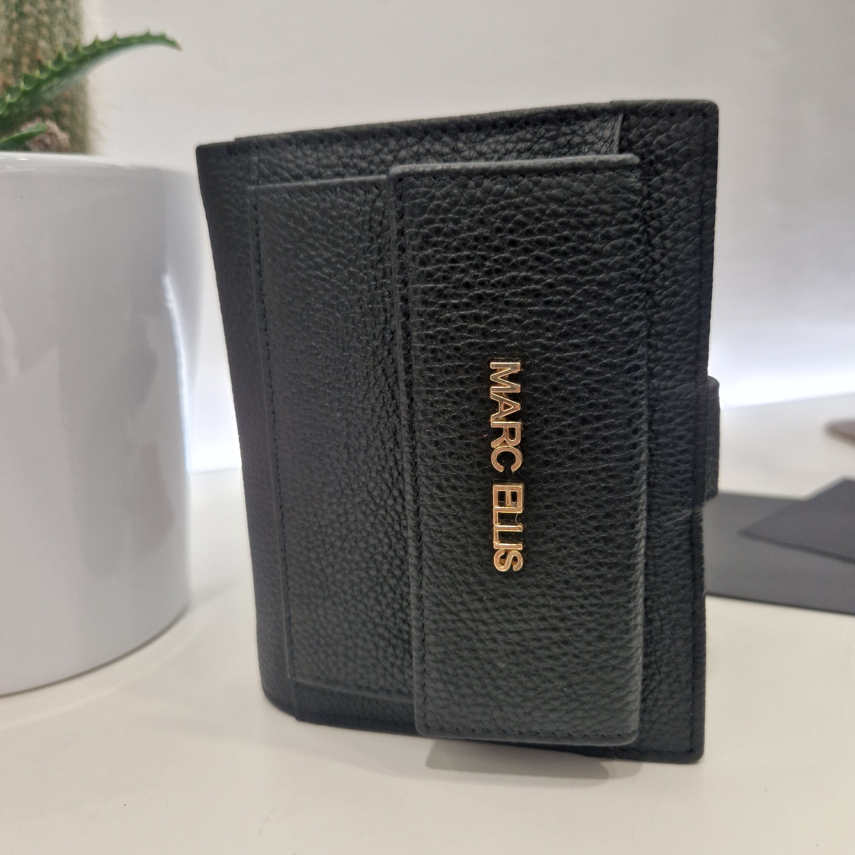 Maria do black model wallet